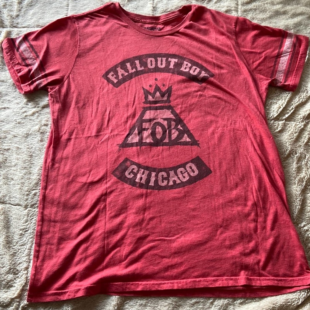 Fall Out Boy Chicago T-shirt size extra large color red